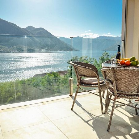 Sea View Apartment For 4 Kotor Eksteriør billede