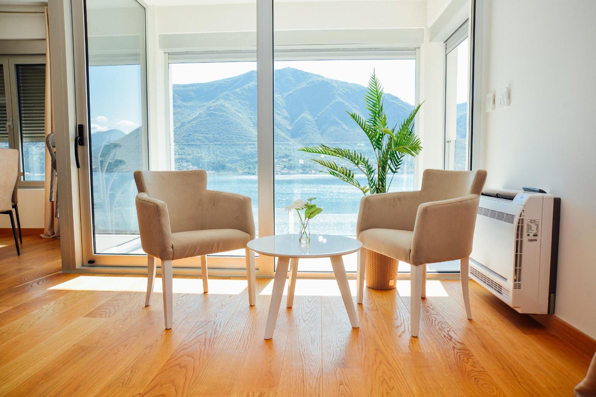 Sea View Apartment For 4 Kotor Eksteriør billede