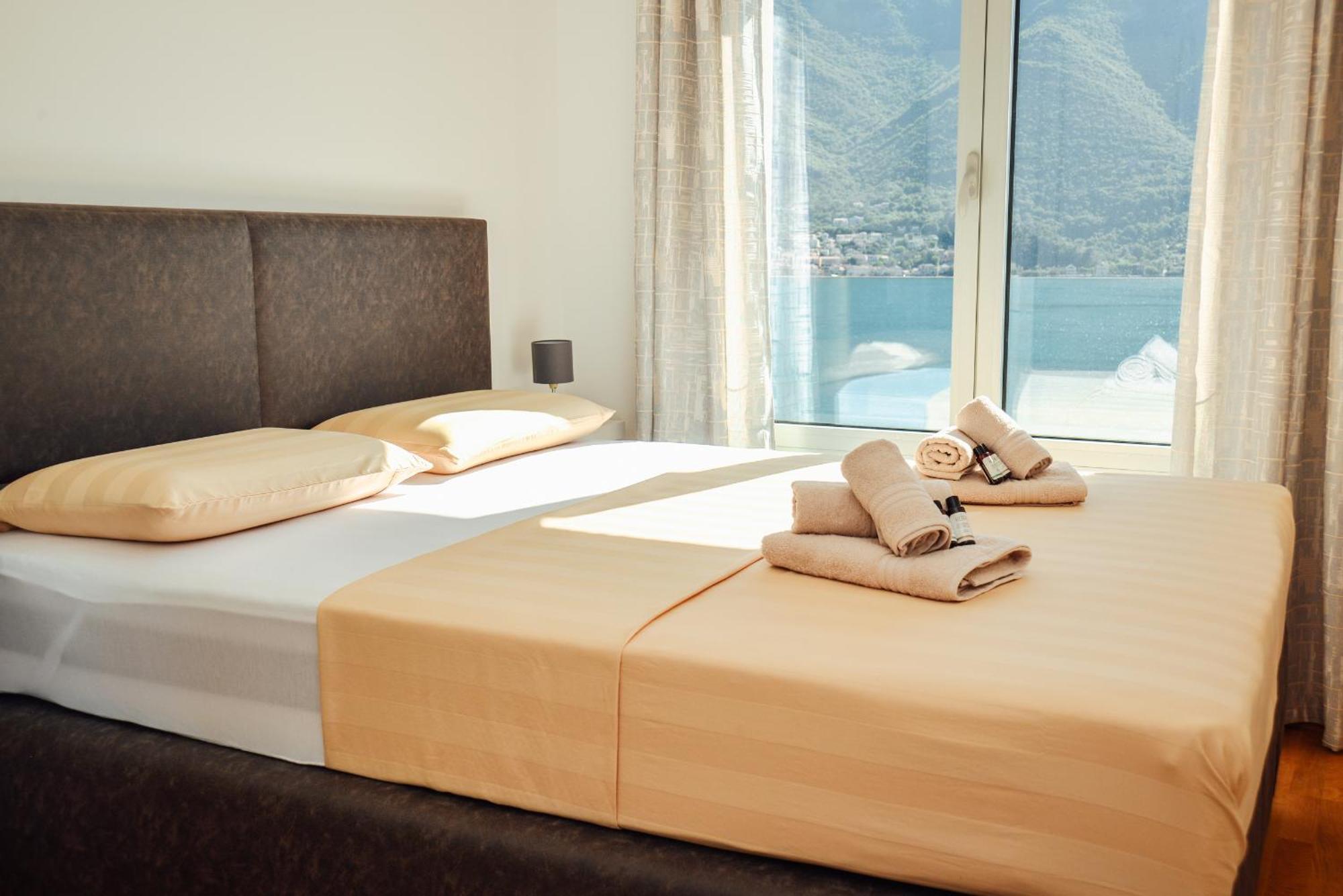 Sea View Apartment For 4 Kotor Eksteriør billede