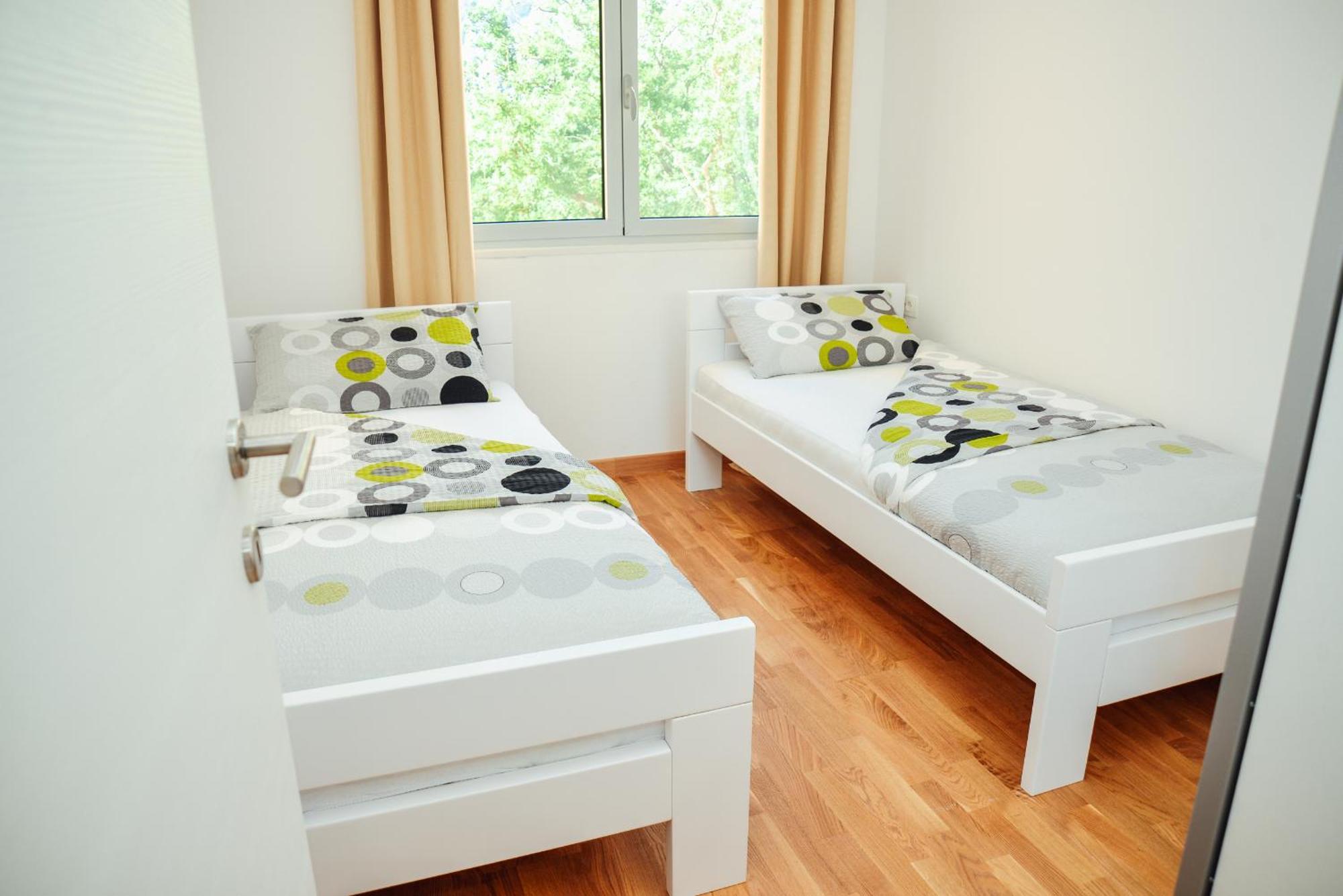 Sea View Apartment For 4 Kotor Eksteriør billede