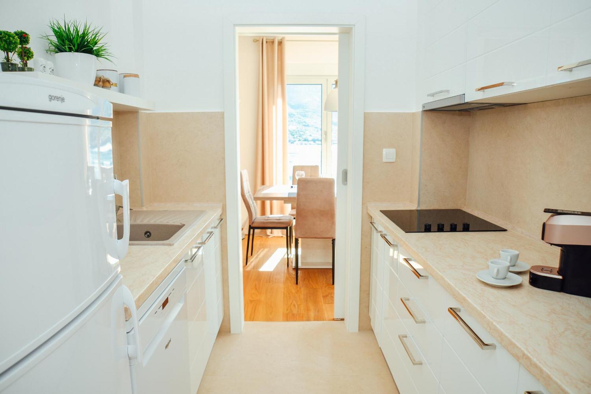 Sea View Apartment For 4 Kotor Eksteriør billede