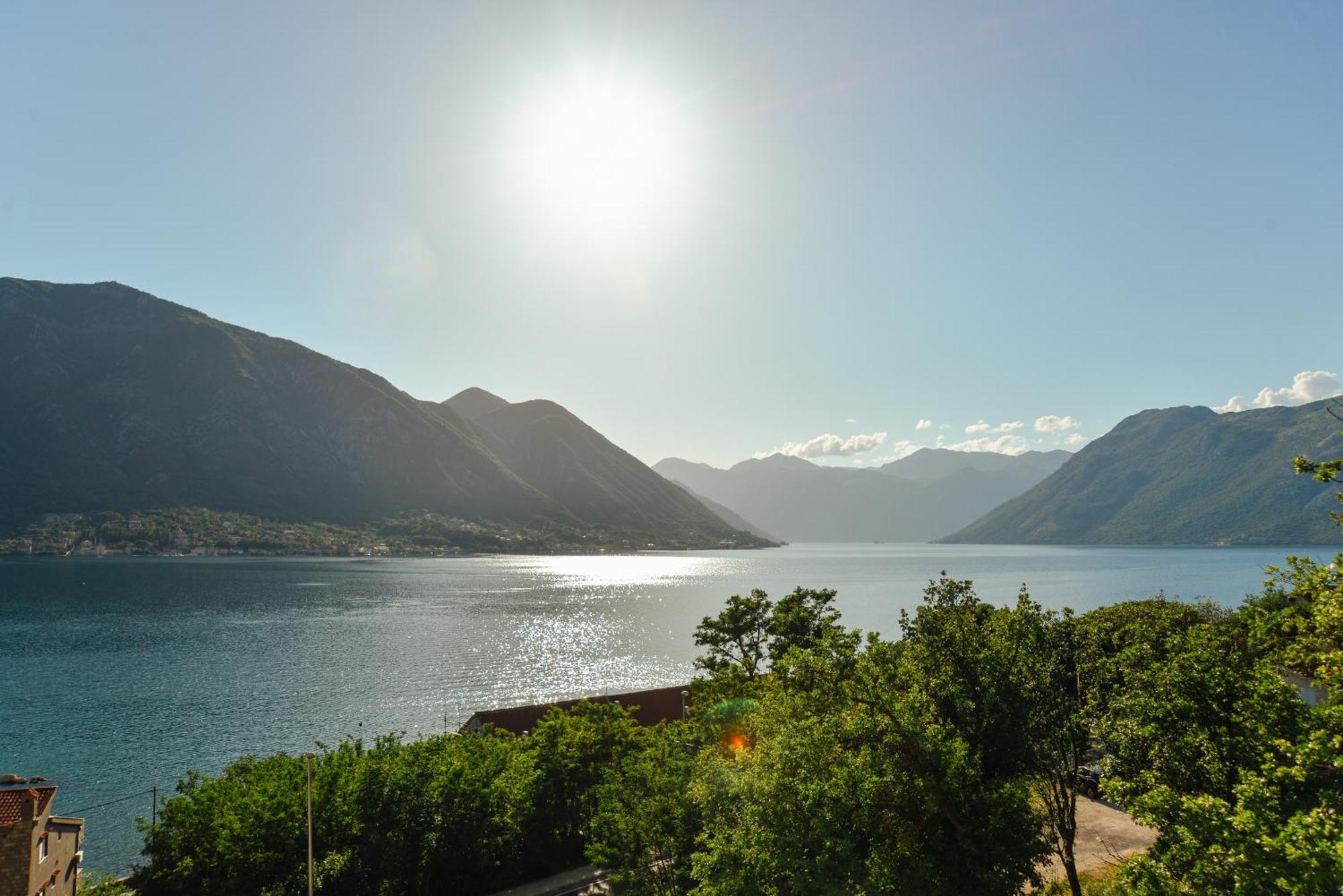 Sea View Apartment For 4 Kotor Eksteriør billede