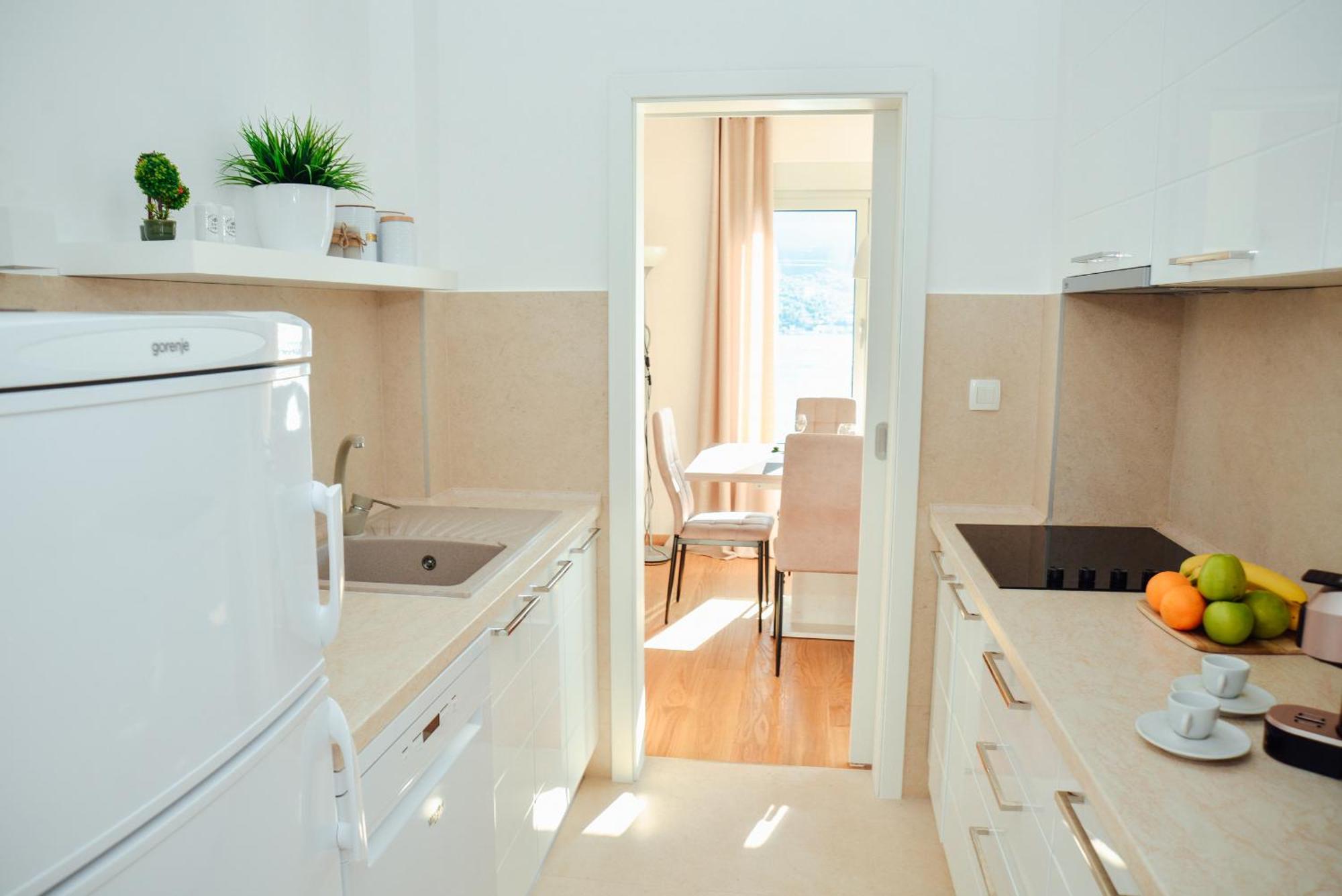 Sea View Apartment For 4 Kotor Eksteriør billede