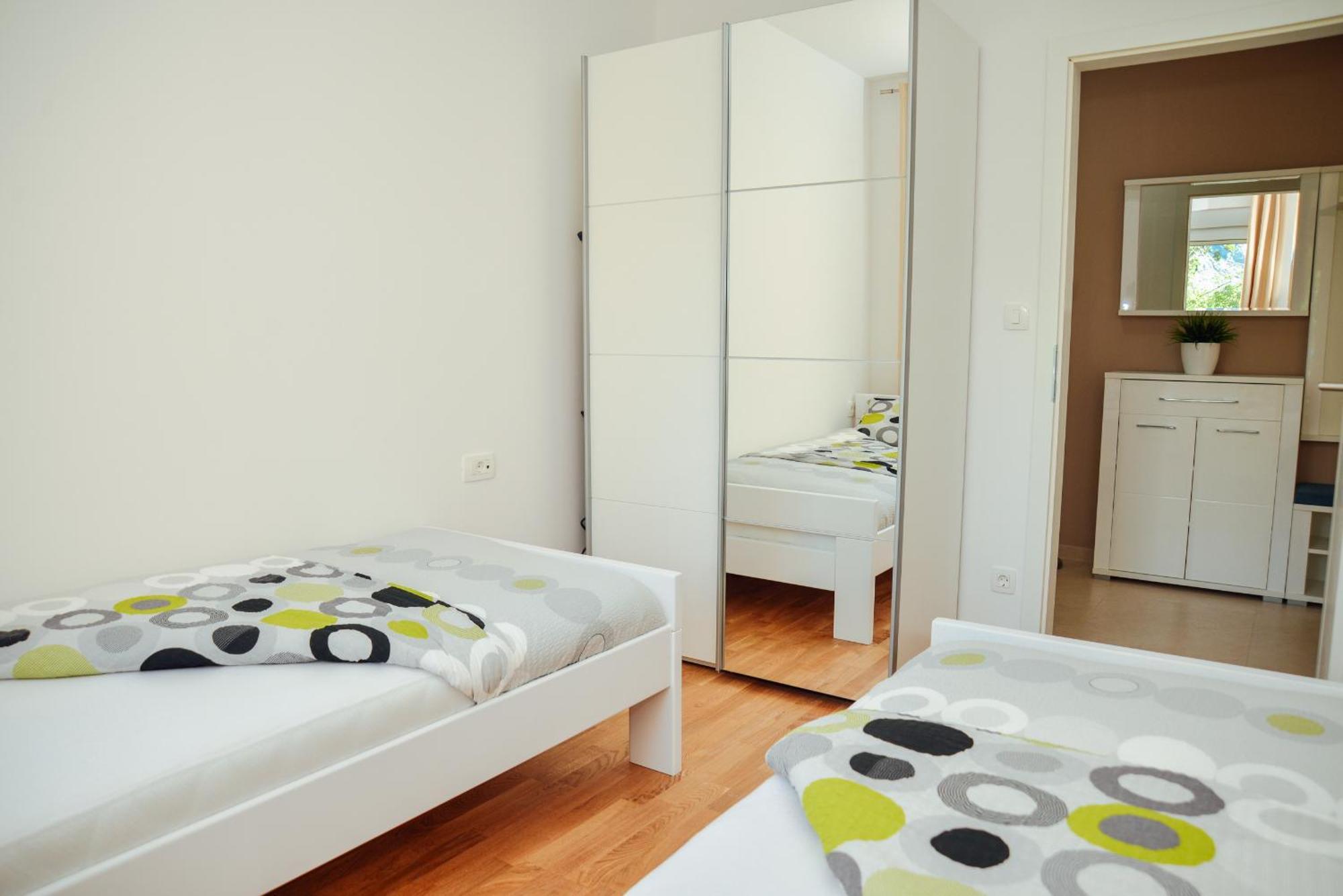 Sea View Apartment For 4 Kotor Eksteriør billede