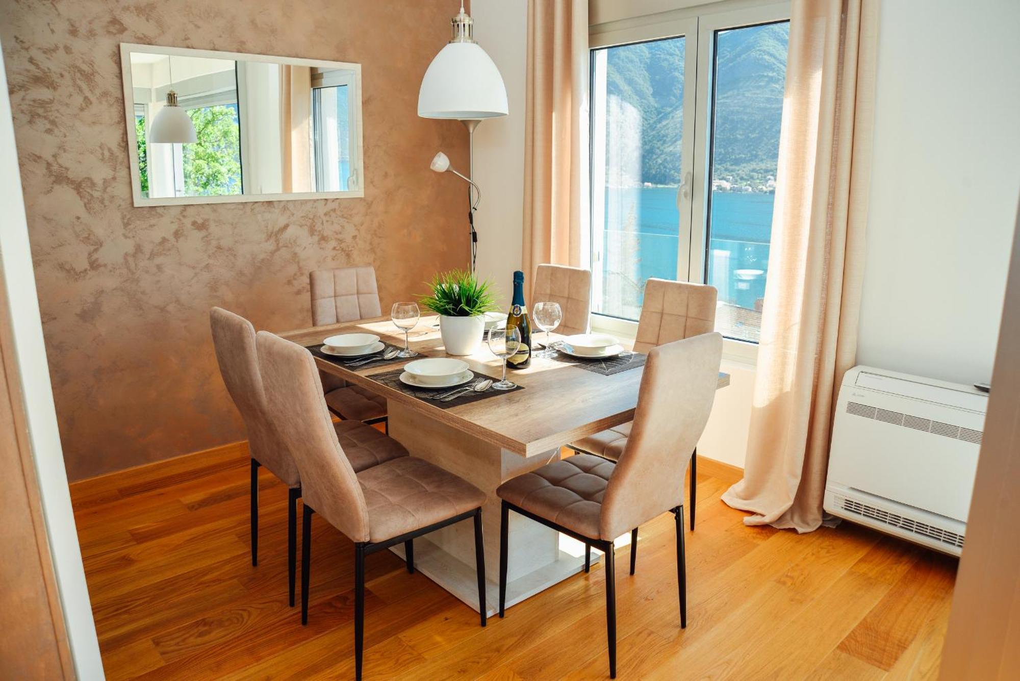 Sea View Apartment For 4 Kotor Eksteriør billede