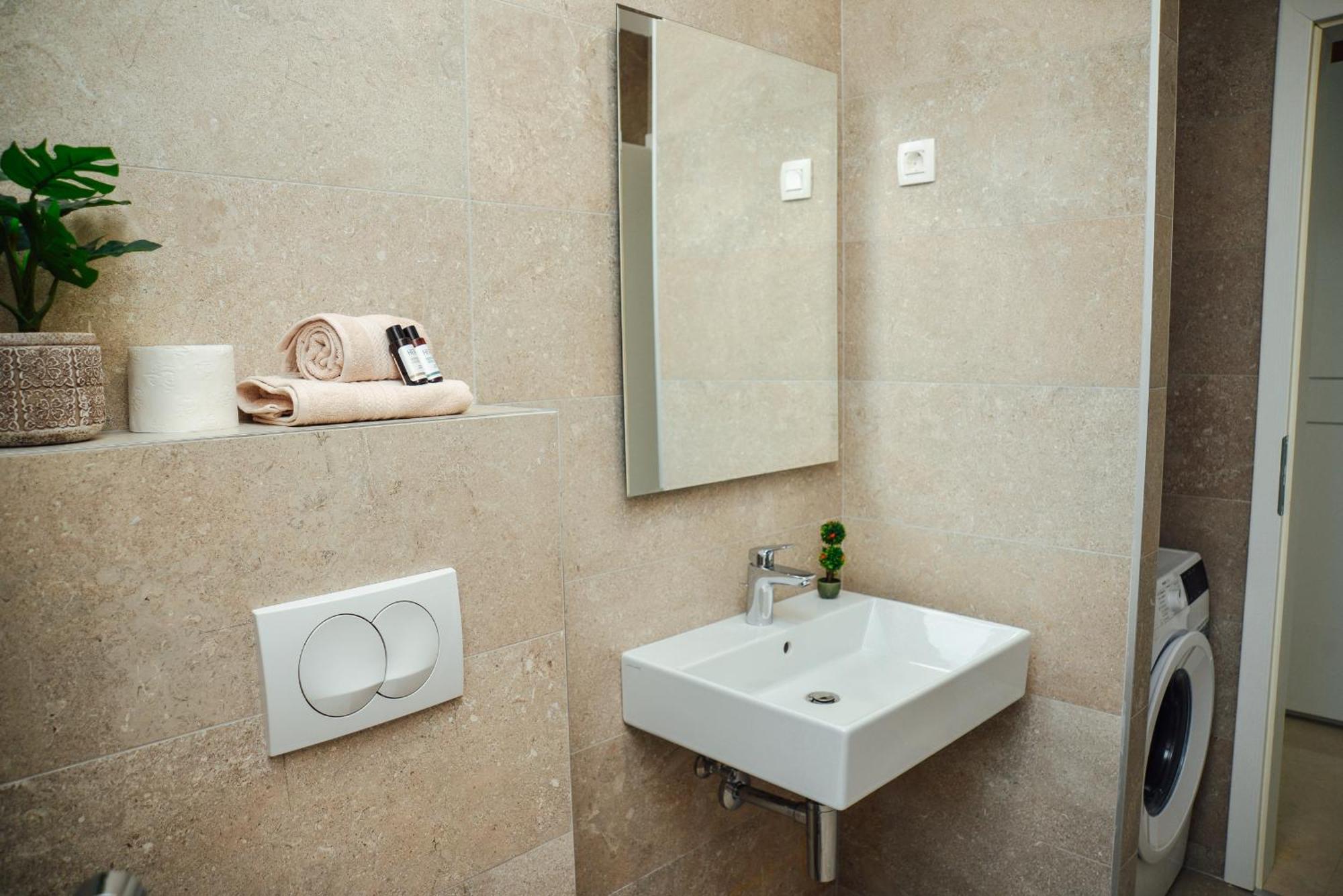 Sea View Apartment For 4 Kotor Eksteriør billede